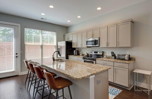 Inglewood Condo | This condominium is a 2 bedroom(s), 2.5 bathrooms, located in Nashville, TN.