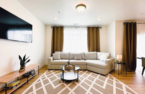 American Fork Condo | This condominium is a 3 bedroom(s), 2 bathrooms, located in American Fork, UT.