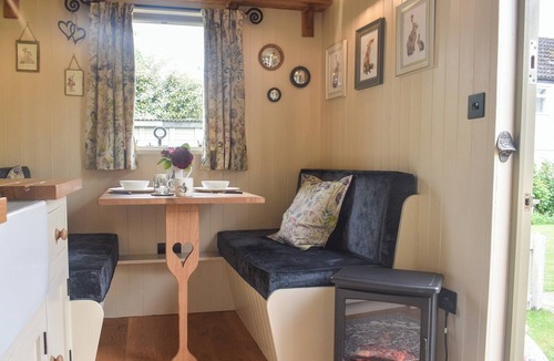 Dursley Cottage | This cosy and quiet Shepherd’s Hut is a great way to unwind.