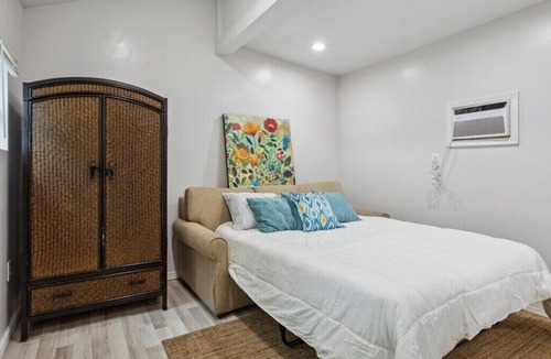 Hampton Cottage | This cottage is a 0 bedroom(s), 1 bathrooms, located in Newport News, VA.