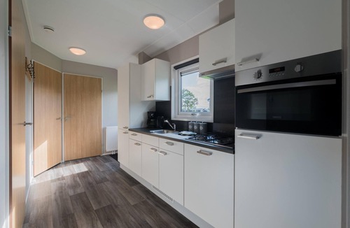 Oost-Graftdijk House | This cozy holiday home offers everything you need for a relaxing stay with family or friends in the beautiful polder landscape of North Holland. Enjoy peace, space and typical Dutch nature, while charming towns, the beach and water-based activities a