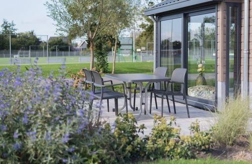 Oost-Graftdijk House | This cozy holiday home offers everything you need for a relaxing stay with family or friends in the beautiful polder landscape of North Holland. Enjoy peace, space and typical Dutch nature, while charming towns, the beach and water-based activities a