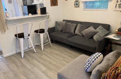 Covington Cottage | This cozy little home is located in the Northshore of Lake Ponchatrain.