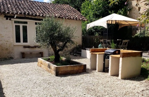 Salles-Lavalette House | This delightful two bedroom cottage offers accommodation for up to four people.