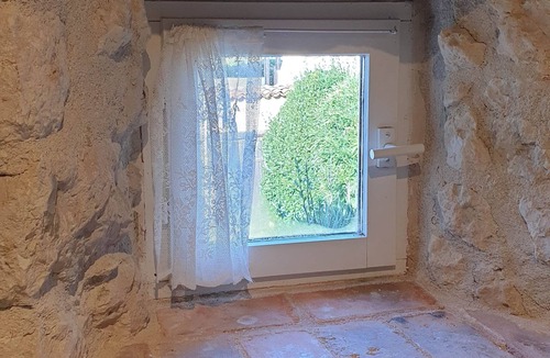 Salles-Lavalette House | This delightful three bedroom cottage offers accommodation for up to six people.