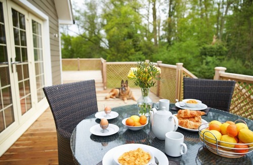 Pattiswick Cabin | This delightful lodge on Wakes Hall Farm is a haven of peace in 500 acres of private land.