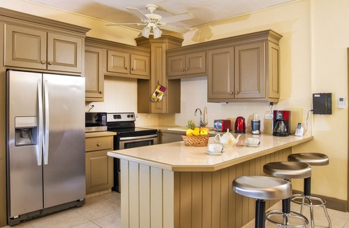 Sunset Crest Apartment | This ground floor apartment is part of a complex, located in Hometown, 5 min from the beach