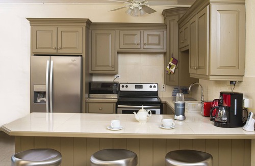 Sunset Crest Apartment | This ground floor apartment is part of a complex, located in Hometown, 5 min from the beach
