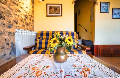 Montalcinello House | This ground floor house (55 sqm) consists of a living room with fireplace, satellite tv and kitchen
