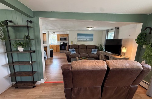 Warwick House | This house is a 1 bedroom(s), 1 bathrooms, located in Warwick, RI.