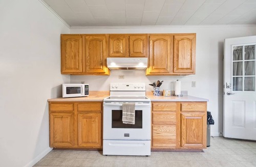 Edray House | This house is a 3 bedroom(s), 1 bathrooms, located in Marlinton, WV.