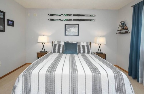 Felida House | This house is a 4 bedroom(s), 2.5 bathrooms, located in Vancouver, WA.