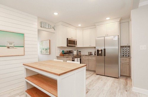 Hampton House | This house is a 4 bedroom(s), 2 bathrooms, located in Hampton, VA.