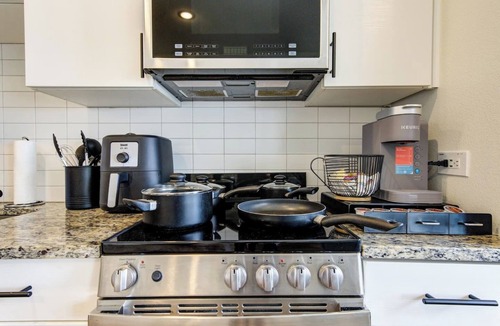 Washington Ave./ Memorial Park Apartment | This inviting living space is the perfect spot to relax and unwind