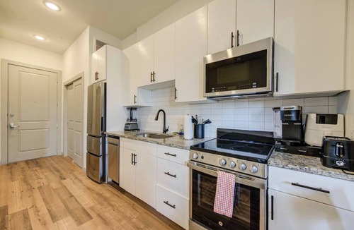Washington Ave./ Memorial Park Apartment | This inviting living space is the perfect spot to relax and unwind