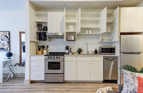 Addicks Apartment | This is a cozy studio in the park row/energy corridor area of Houston, TX. perfect for a solo traveler or a small family.