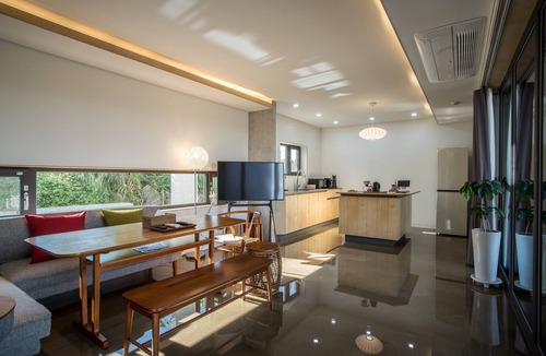 Hangyeong House | This is a modern design space, and you can enjoy outdoor bath facilities