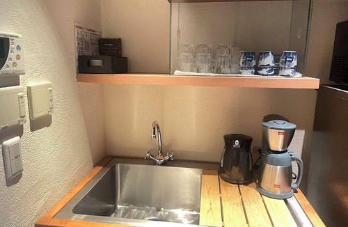 Ebisunocho House | This is a single building rental of a Kyomachiya that has been in existence since the Meiji Era (1868-1912). The window overlooks the Kamo River and the town of Gion, making it a prime location to enjoy the typical Kyoto scenery.