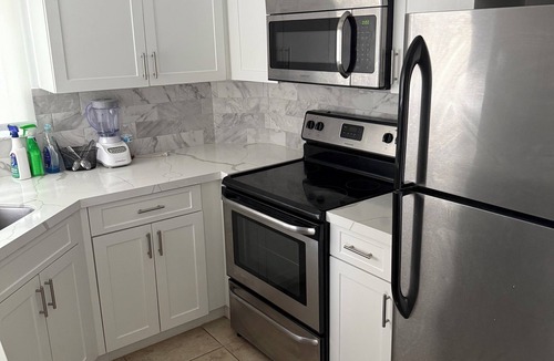 Plantation Apartment | This is a two bed and two bath. Spacious Master Suite Near Hard Rock & Sawgrass.