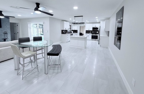 Bloomingdale House | This is it: Red Door Vacay House in Delightful Brandon with Game Room and Pool