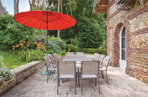 Ancourteville-sur-Hericourt House | This large cottage has an open fireplace.