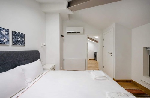 Nisantasi Apartment | This loft is a 2 bedroom(s), 2 bathrooms, located in Şişli, İstanbul.