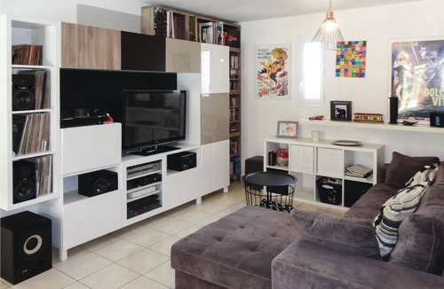 Montblanc House | This magnificent vacation home is located in a very quiet residential area halfway between Pézenas (