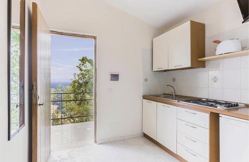 Monte Chiaro Apartment | This modern bungalow belongs to a vacation home complex directly above the sea, with a unique panora