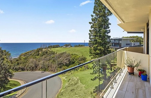 Nambucca Heads Apartment | This modern home boasts some of the most stunning views of the coastline in Nambucca Heads.