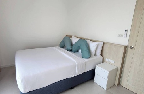 Na Kluea Villa | This premium villa, situated just 200 meters from the coast and convenience.