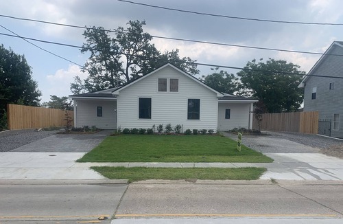 Jefferson Apartment | This property is located five minutes from Ochsner Hospital and universities.