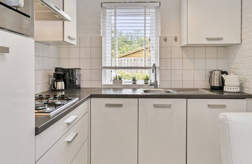 Ouddorp House | This romantic holiday home is located in the middle part of the quiet and green park Toekomst in the middle of the Kop van Goeree