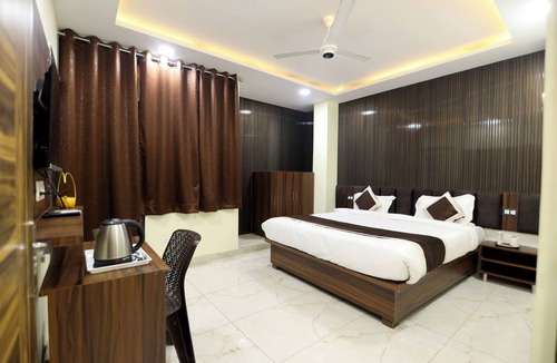 Kalyanpur Hotel | This room features a spacious king-sized bed, designed for maximum comfort
