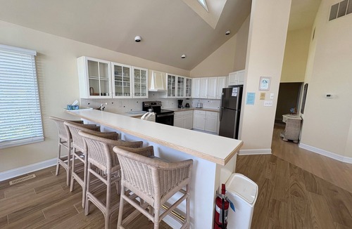 Avalon House | This south end beach block home just second back from the beach has plenty of room for the family to spread out