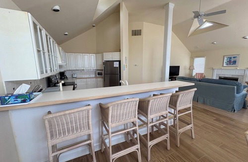 Avalon House | This south end beach block home just second back from the beach has plenty of room for the family to spread out