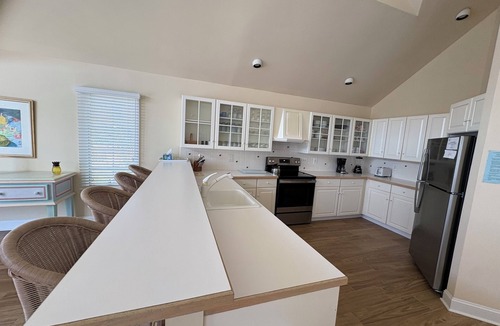 Avalon House | This south end beach block home just second back from the beach has plenty of room for the family to spread out