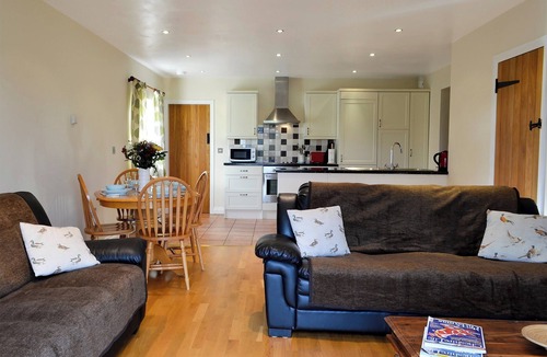 Huxley Cottage | This spacious property for 4 has extensive views and an abundance of attractions close by.