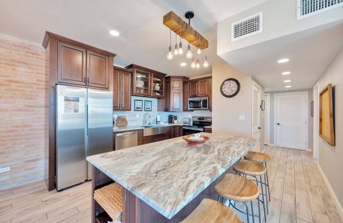 Port Aransas Condo | This spacious, updated upscale condo is located within walking distance to Port