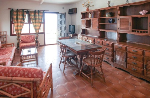 Cabo de Palos House | This spacious vacation row house is located in the port of Cabo de Palos, just 2 minutes walk from t