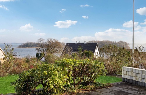 Sonderhav House | This spacious vacation home welcomes you in a fantastic location on the Flenburg Fjord.