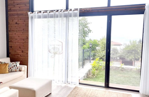 Sapanca Villa | This stylish accommodation is perfect for group travel.