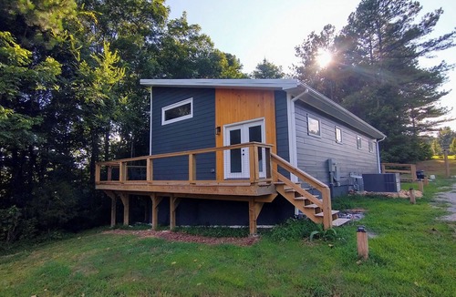Summertown House | This stylish, modern country home is perfect for a getaway in Summertown, TN.