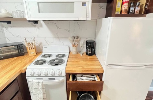 Syracuse Apartment | This tastefully appointed and nicely furnished studio is perfect for the traveling professional