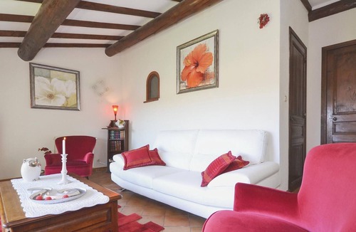 Caumont-sur-Durance House | This three bedroom holiday home is wonderfully located in Provence.