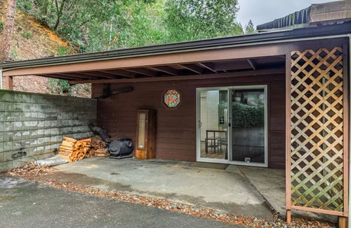Galice House | This tranquil Rogue getaway near the famed Rogue River offers a chance to relax.
