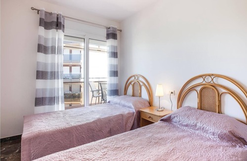 Isla Plana Apartment | This vacation apartment with modern equipment offers a magnificent view of the sea and the huge pool