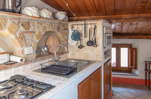 Sorano Apartment | This vacation apartment is located in the center of the medieval town of Sorano.