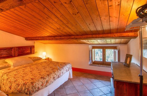 Sorano Apartment | This vacation apartment is located in the center of the medieval town of Sorano.