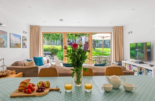 Talland House | This wonderfully light open-design, pet friendly house overlooks the charming natural pool and is cl