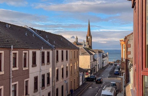 Largs Apartment | Thistle View - Sleeps 4 by the Coast of Largs